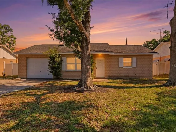 4624 Wisteria Dr, Zephyrhills, FL 33542