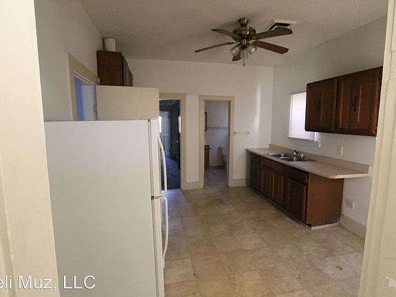 4th image of 304 E Louisiana St