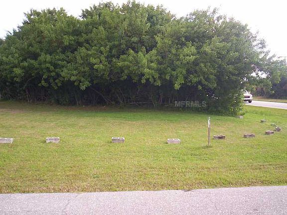 3rd image of 20458 Edgewater Dr