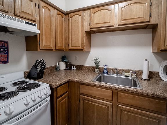 5th image of 300 NW 18th St #94158b118