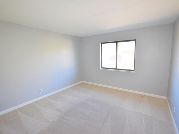 4th image of 18973 Sara Park Cir