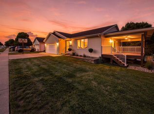 1611 Sunset Dr SW, Le Mars, IA 51031