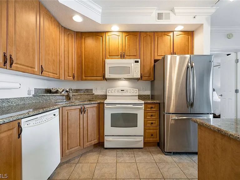 2825 Palm Beach Blvd #618 — Photo 7