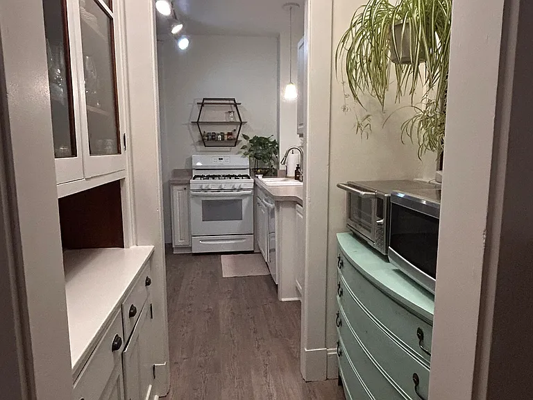 Dining room to kitchen, butler pantry nook
