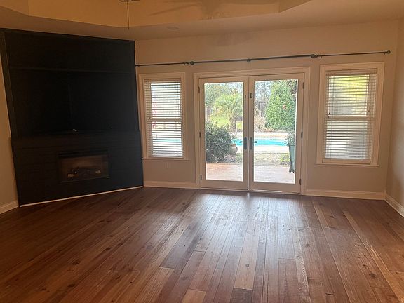 2nd image of 364 Sheppard Rd