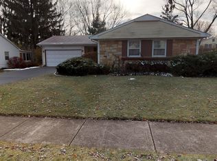 900 Holly Stone Ln, Buffalo Grove, IL 60089