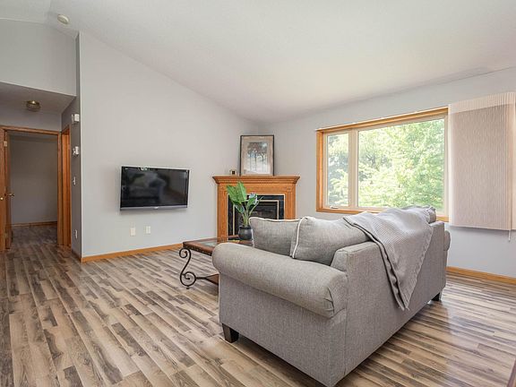 5th image of 110 Ivy Cir