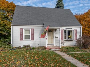 N86W16530 Jacobson Dr, Menomonee Falls, WI 53051