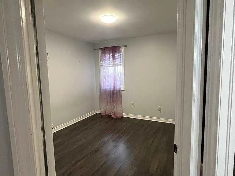 32 Dooley Cres #MAIN FLOOR — Photo 9