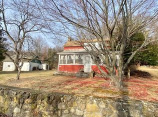 206 Ridge Rd, Oak Ridge, NJ 07438