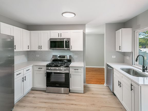 2nd image of 4637 Clarendon Ave