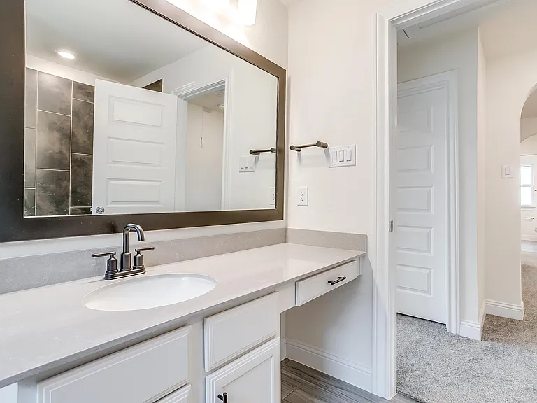 9836 Derbyshire Dr — Photo 58