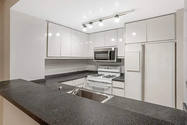 Rented by Compass | media 11