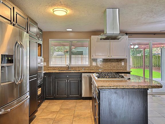 5th image of 13435 SW Cresmer Dr