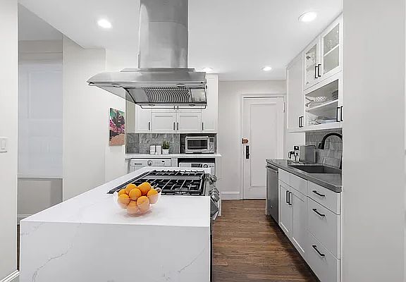 5th image of 54 Riverside Dr APT 2B