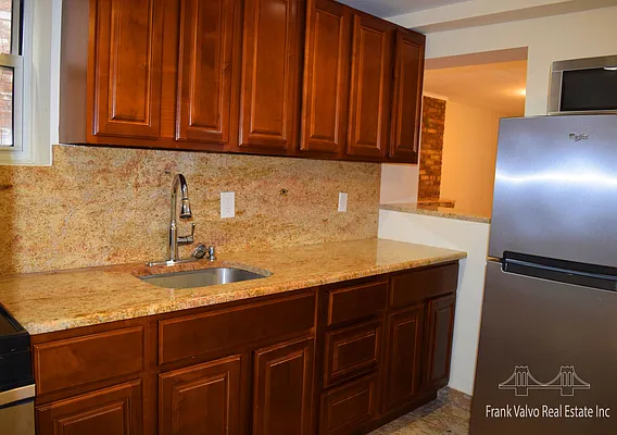 Rented by Frank Valvo Real Estate | media 22