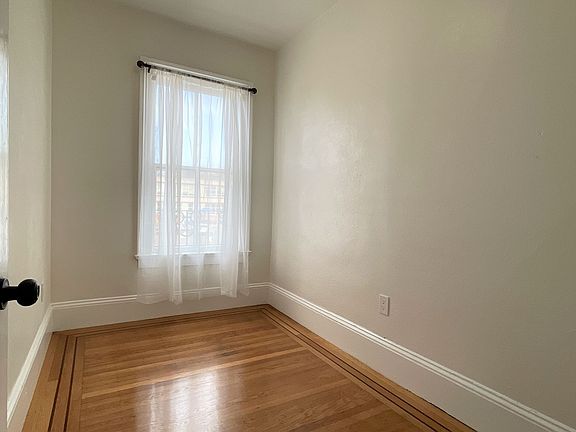 5th image of 1551 Oakdale Ave #1551