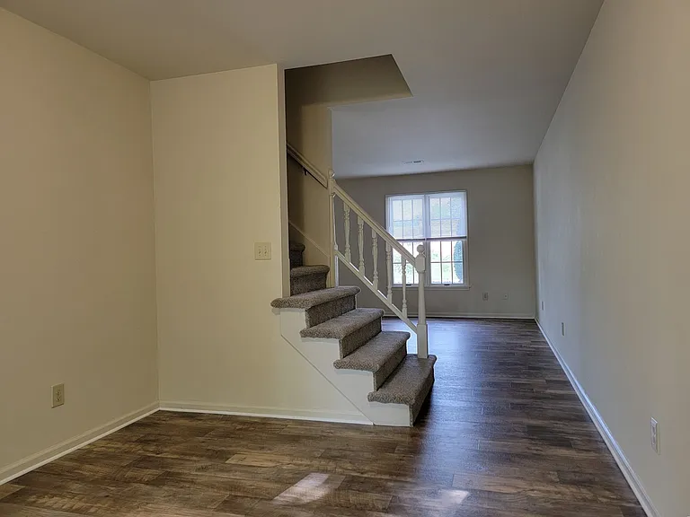 112 S Court St — Photo 5