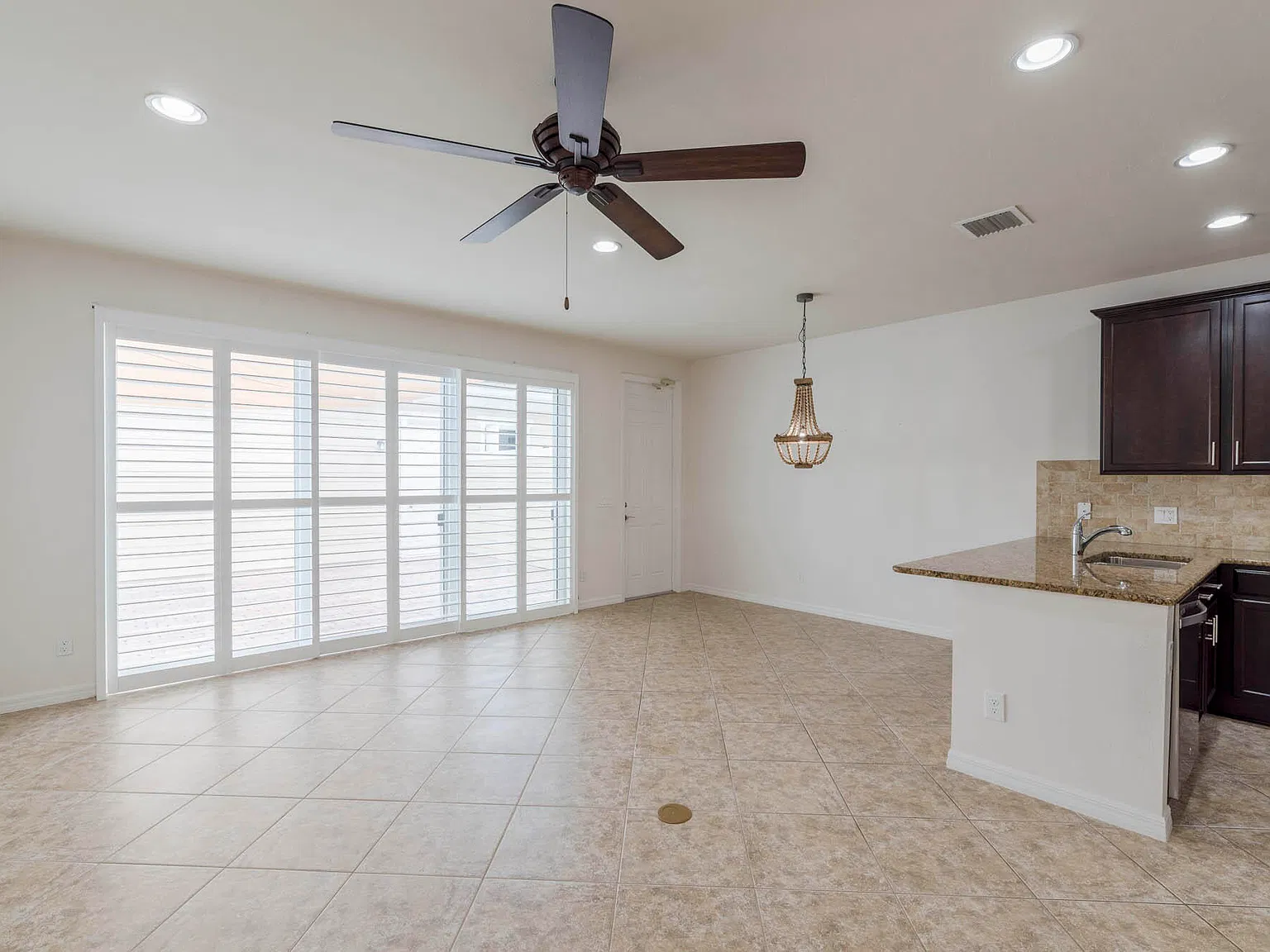 3 bed, 2.5 bath, 1890 sqft, $4,250 — Photo 4