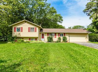 97 Fox Chapel Rd, Henrietta, NY 14467