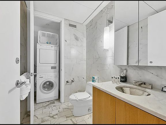 4th image of 18 W 48th St APT 10D