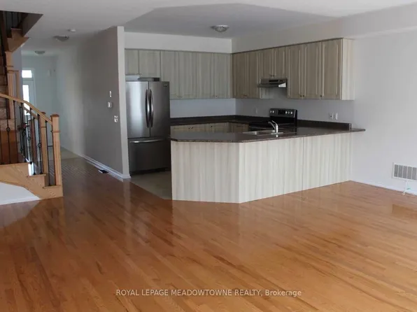 726 Farmstead Dr, Milton, ON L9T 8N4