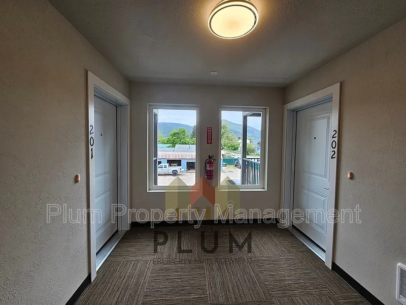 2 bed, 1.0 bath, 1185 sqft, $1,725 — Photo 3