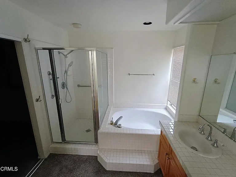 1405 La Culebra Cir — Photo 32