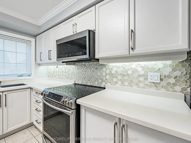 419 Rossland Rd E — Photo 16