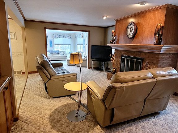 3rd image of 5219 Robinhood Ln