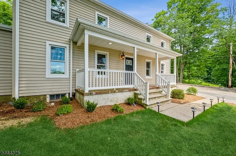 4 bed, 2.5 bath, $4,000 — Photo 4