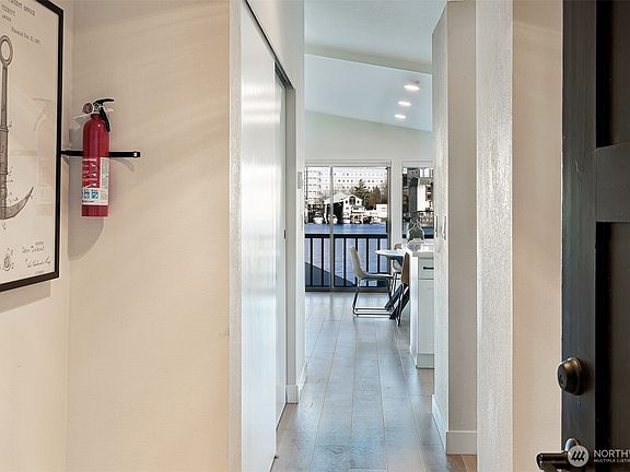 4th image of 3012 Fuhrman Avenue E #A