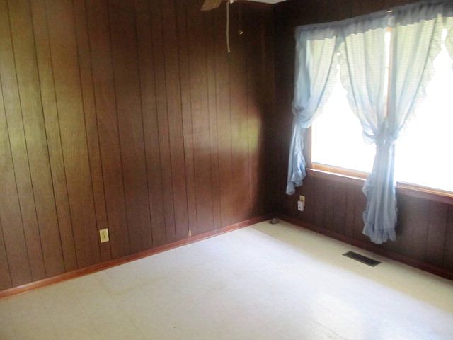 2nd image of 3076 Funston Sale City Rd