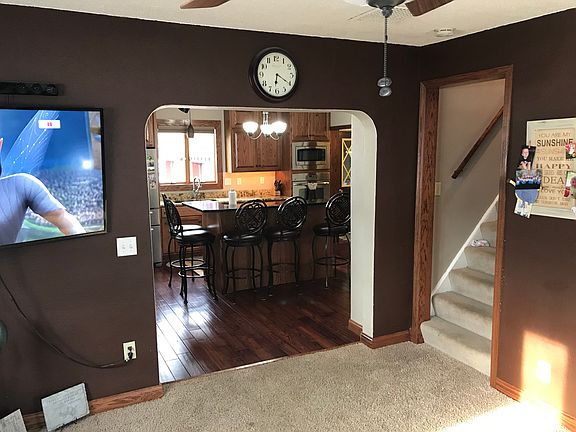 5th image of 1009 10th Ave