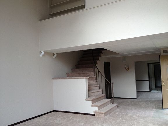 3rd image of 7363 Creek View Ct