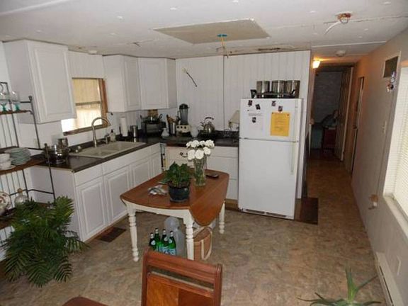 3rd image of 6038 Lark St
