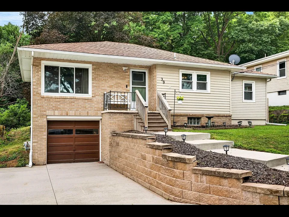 39 Happy Hollow Blvd