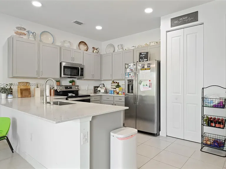 2014 Sugar Maple Dr #2014 — Photo 10