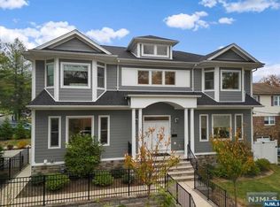 215 Broad Ave, Leonia, NJ 07605