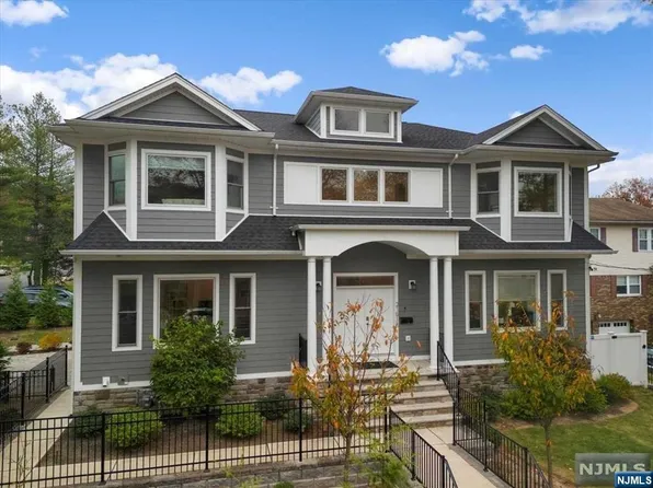 215 Broad Ave, Leonia, NJ 07605
