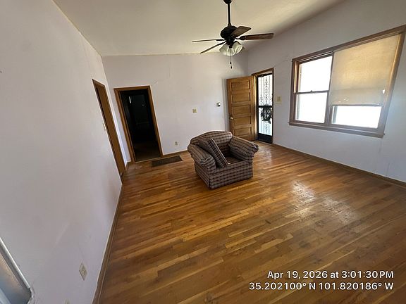 3rd image of 901 S Roberts St