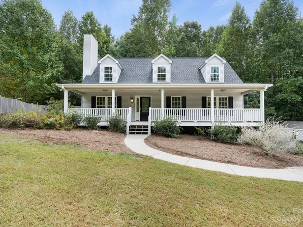 148 Star Point Dr, Hendersonville, NC 28792