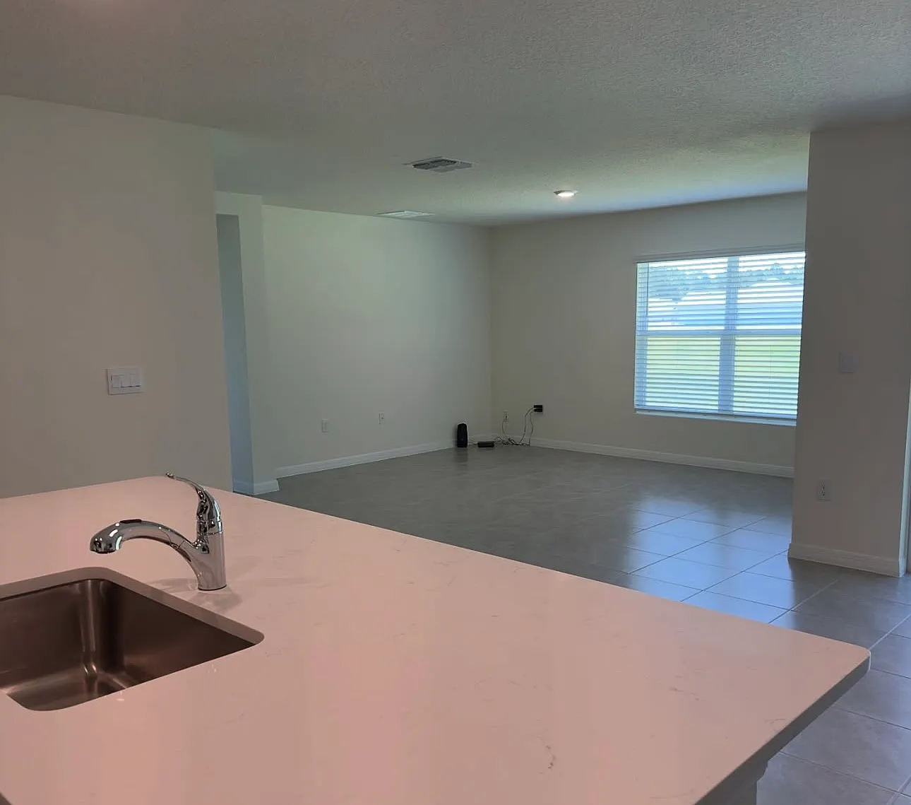 4 bed, 1828 sqft, $2,000 — Photo 4