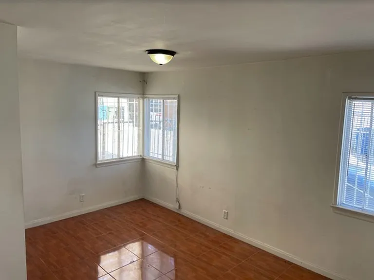 870-872 S Gramercy Pl — Photo 8