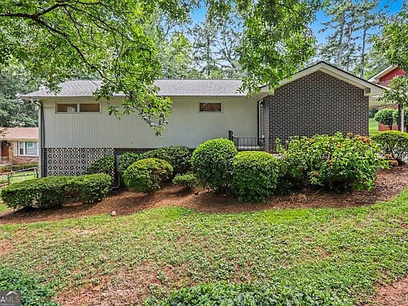 2nd image of 2213 Doris Dr