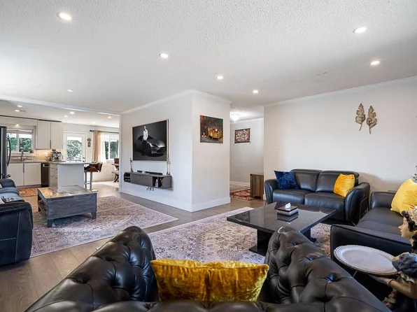 2333 Kirkstone Rd, North Vancouver, BC V7J 3M1