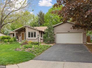 466 Sterling St S, Maplewood, MN 55119