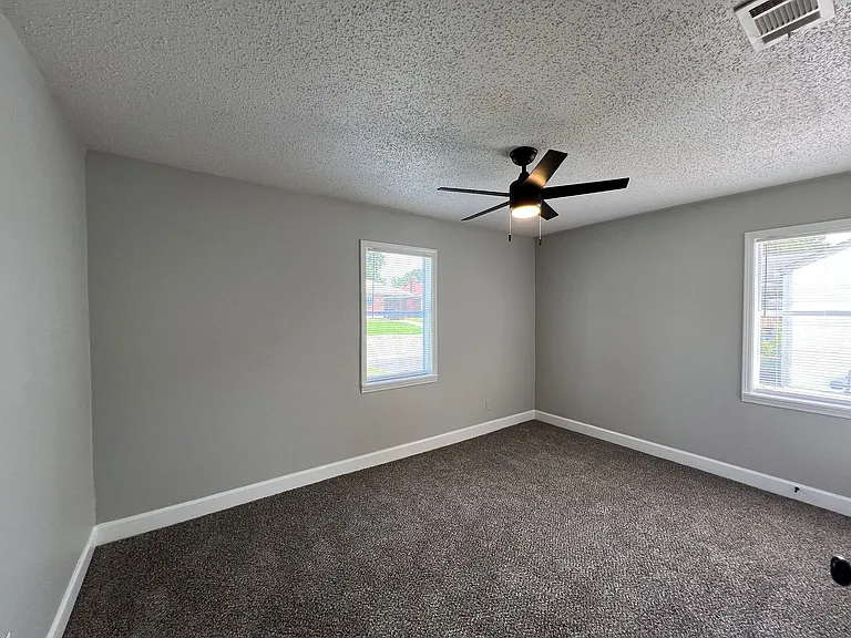 257 W Essex Ave — Photo 3
