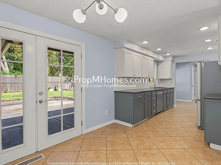 11908 SE 56th Ave — Photo 5