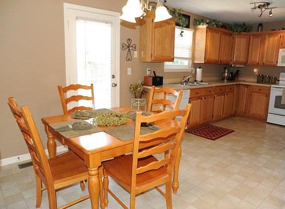 4th image of 1316 Starbrooke Dr